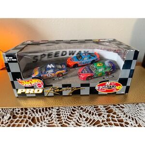 VintageHot Wheels Pro Racing Petty Generations‎ 3 Car Set NASCAR New in Box